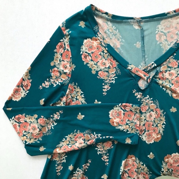 Floral Swing Top - Picture 4 of 5